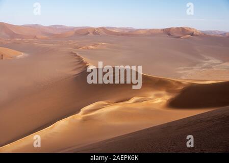 La forma delle dune di sabbia nel deserto lut Foto Stock