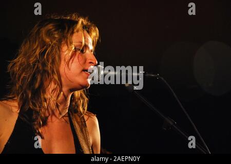 Blues gitarist e cantante Ana Popovic sul palco Foto Stock