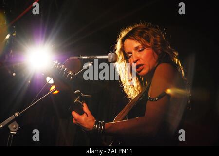 Blues gitarist e cantante Ana Popovic sul palco Foto Stock