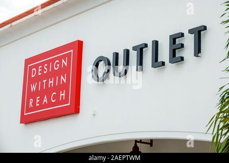 Vero Beach Florida, vero Beach Outlets, centro commerciale outlet all'aperto, shopping, design a portata di mano, negozio, esterno, insegna, azienda moderna di mobili, FL190920054 Foto Stock