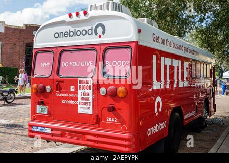 Orlando Winter Park Florida, centro storico, quartiere storico, banca del sangue, bus mobile per la donazione di sangue, FL191110081 Foto Stock