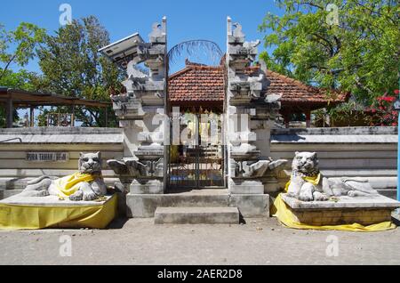 Tempio Indù sull'isola Menjangan in Indonesia Foto Stock