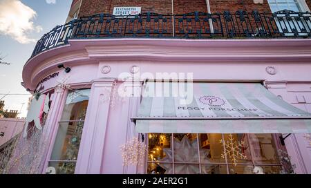 Peggy Porschen Parlor cake shop a Natale, Ebury Street, Belgravia, Londra. Foto Stock