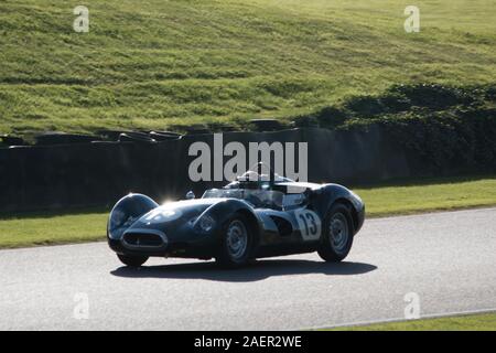 1958 Lister-Jaguar 'Knobbly' pilotata da Niall McFadden Goodwood Motor Racing Chichester West Sussex Foto Stock