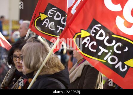 Dicembre 10, 2019, Lione, Francia: educatori marzo a Lione, in Francia per protestare contro il governo Macron€™s proposte di riforma per il francese del sistema pensionistico...foto di James Colburn (credito Immagine: © James Colburn/ZUMA filo) Foto Stock