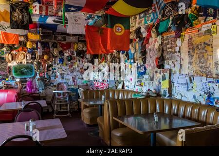 Nella Bagdad Cafe, noto ai fan per il film omonimo, a molle di Newberry lungo il percorso 66 in California, Stati Uniti d'America [alcuna proprietà di rilascio; disponibile per il pronto soccorso Foto Stock