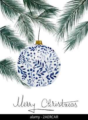 Sfondo di natale con decorazione a sfera, Abete rami e buon Natale scritto a mano parole, acquerello Natale carta isolato su Bianco Natale Foto Stock