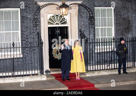 Il presidente statunitense Donald Trump e la First Lady Melania Trump visita n. 10 di Downing Street per un aperitivo prima della NATO il settantesimo anniversario vertice. Regno Unito Foto Stock