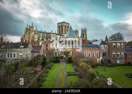 York Minster visto dalla parete di York, York, Regno Unito Foto Stock