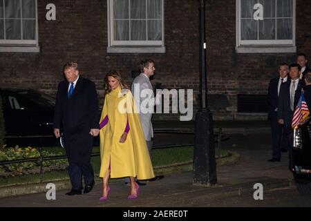 Il presidente statunitense Donald Trump e la First Lady Melania Trump visita n. 10 di Downing Street per un aperitivo prima della NATO il settantesimo anniversario vertice. Regno Unito Foto Stock