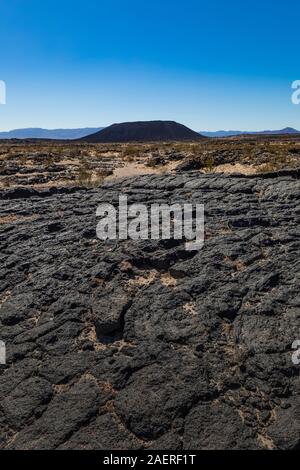 Amboy cratere, un BLM-nazionale gestito monumento naturale lungo il percorso 66 in California, Stati Uniti d'America Foto Stock