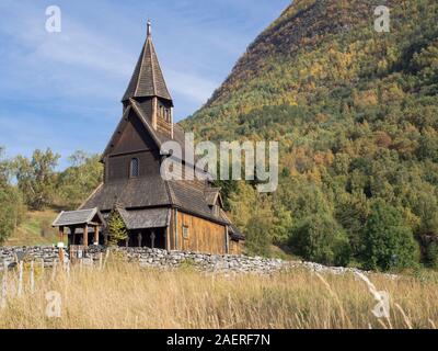 Doga chiesa di Urnes al Lustrfjord, ramo del Sognefjord, la più antica chiesa della doga in Europa, Norvegia Foto Stock