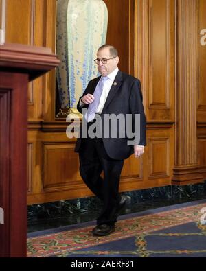 Rappresentante degli Stati Uniti Jerrold Nadler (Democratico di New York), si inserisce in una conferenza stampa che stabilisce gli articoli di impeachment del Presidente Trump, sul colle del Campidoglio di Washington DC Martedì, Dicembre 10, 2019. Credito: Alex Wroblewski/CNP /MediaPunch Foto Stock