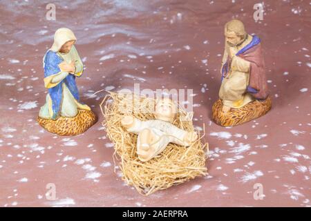 Presepe con provenzale presepe natalizio figure in terracotta Foto Stock