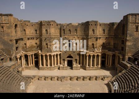 Architettura di Bosra anfiteatro, Siria Foto Stock