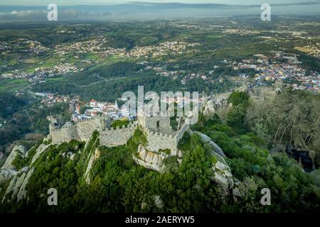 Veduta aerea del castello moresco di Sintra in Portogallo Foto Stock