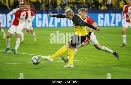 Dortmund, Deutschland. Decimo Dec, 2019. firo: 10.12.2019, calcio, stagione 2019/2020, Champions League: BVB Borussia Dortmund - Slavia Praga obiettivo a 2: 1 da Julian Brandt | Utilizzo di credito in tutto il mondo: dpa/Alamy Live News Foto Stock