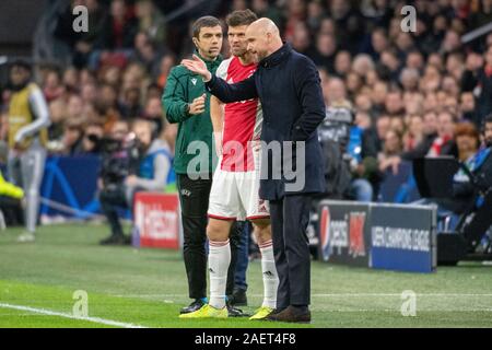 Amsterdam, Paesi Bassi. Decimo Dec, 2019. Ajax Manager Erik dieci Hag e Huntelaar di Ajax durante la UEFA Champions League tra Ajax e Valencia. Il gioco ha avuto luogo presso il Johan Cruyff Arena di Amsterdam, Olanda. Credito: Richard Callis/FotoArena/Alamy Live News Foto Stock