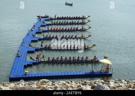 Penang International Dragon Boat Festival, Teluk Bahang Dam, Penang, Malaysia Foto Stock