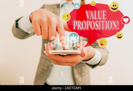 La scrittura della nota mostra proposta di valore. Il concetto di business per servizio innovazione destinato lo rendono attraente del prodotto Foto Stock