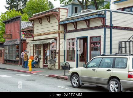 Gli edifici coloniali in downtown Mount Vernon, Washington, Stati Uniti d'America. Foto Stock