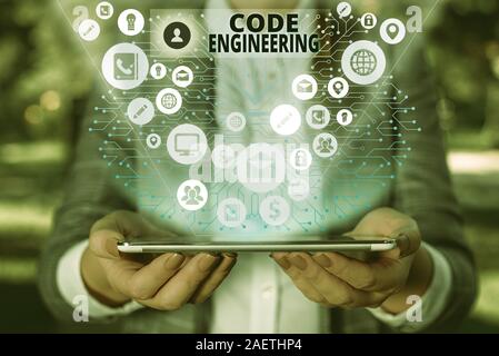 Scrittura di codice di testo di ingegneria. Foto concettuale applicazione di engineering per lo sviluppo di software Foto Stock