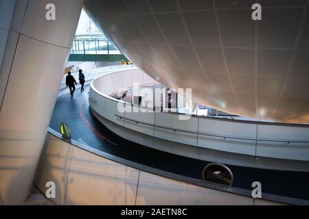 Opinioni dei visitatori e famiglie al Planetario Hayden al Museo Americano di Storia Naturale. Foto Stock