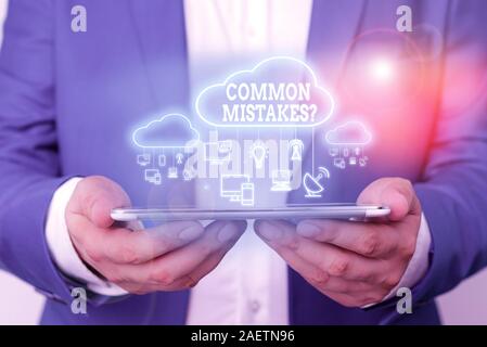 Segno di testo che mostra errori comuni questione. Business photo testo ripetere atto o sentenza sbagliata o sbagliato Foto Stock