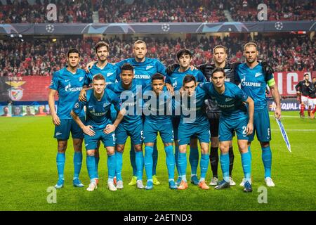 Lisbona, Portogallo. Decimo Dec, 2019. FC Zenit giocatori line up prima della UEFA Champions League 2019/2020 partita di calcio tra SL Benfica e FC Zenit a Lisbona.(punteggio finale; SL Benfica Lisbona 3:0 FC Zenit) Credito: SOPA Immagini limitata/Alamy Live News Foto Stock