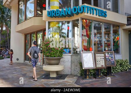Un negozio al dettaglio Urban Outfitters Lifestyle nel quartiere di Waikiki a Honolulu, Hawaii, il 25 novembre 2019. Foto Stock