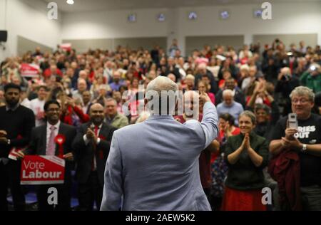 PA Riesame delle elezioni generali 2019 02/11/19 leader laburista Jeremy Corbyn durante un rally a Swindon, Wiltshire. Foto Stock