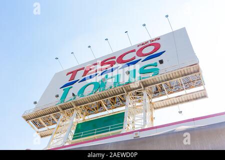 La Tesco Lotus in Thailandia da Tesco Inghilterra più grande catena di supermercati, ci sono voci news che stanno esaminando la possibilità di vendere le loro succursali in thailandi Foto Stock