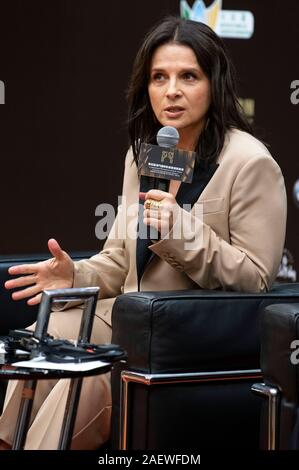 Juliette Binoche in un panel di discussione in corrispondenza del quarto Festival Internazionale del Film & Awards Macao al Macao centro culturale. Macao, 09.12.2019 | Utilizzo di tutto il mondo Foto Stock