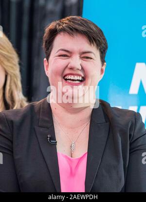 Edinburgh, Regno Unito. 11 dicembre, 2019 foto: Ruth Davidson alla Scottish conservatori comizio elettorale. Alla vigilia delle elezioni generali, conservatori scozzese leader provvisorio Jackson Carlaw è unita da ex leader Ruth Davidson a un comizio elettorale in Edinburgo Hotel Serra. Credito: ricca di Dyson/Alamy Live News Foto Stock