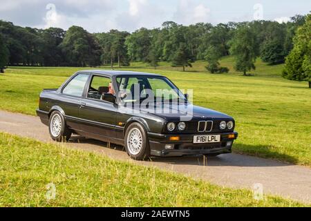 BMW 3251 se nera anni '1988 80; vetture classiche, storiche, amate, vecchi tempi, veterano d'epoca restaurati da collezione, veicoli di un tempo che arrivano per lo storico evento automobilistico Mark Woodward a Leighton Hall, Carnforth, Regno Unito Foto Stock