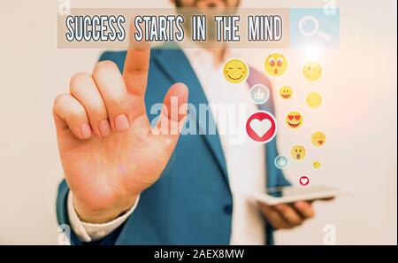 Segno di testo che mostra il successo inizia nella mente. Business photo testo impostare la tua mente alla positività che può andare un modo lungo Foto Stock