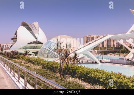 Valencia, Spagna - 17 Giugno 2017: dettagli architettonici della Città delle Arti e delle scienze progettata dall'architetto e ingegnere Santiago Calatrava, come w Foto Stock