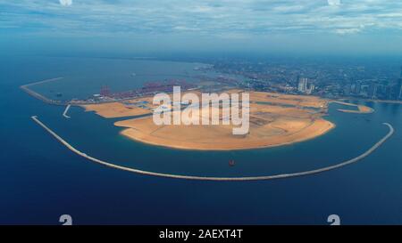 (191211) -- COLOMBO, Dic 11, 2019 (Xinhua) -- foto aerea adottate il 9 novembre 28, 2019 mostra una vista panoramica del porto di Colombo City in Sri Lanka. Per andare con 'Funzione: Colombo città portuale lavoratori prende l'orgoglio nella creazione di nuovi terreni per lo Sri Lanka' (CHEC città portuale Colombo (Pvt) Ltd/Handout via Xinhua) Foto Stock