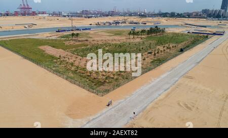 (191211) -- COLOMBO, Dic 11, 2019 (Xinhua) -- foto aerea adottate il 9 novembre 28, 2019 mostra il Central Park area del Colombo città portuale in Sri Lanka. Per andare con 'Funzione: Colombo città portuale lavoratori prende l'orgoglio nella creazione di nuovi terreni per lo Sri Lanka' (CHEC città portuale Colombo (Pvt) Ltd/Handout via Xinhua) Foto Stock