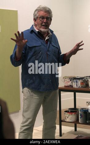 Liverpool,Uk Rolf Harris a Liverpoll Walker Art Gallery di credito Fairbrother Ian/Alamy Stock Foto Foto Stock