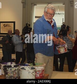 Liverpool,Uk Rolf Harris a Liverpoll Walker Art Gallery di credito Fairbrother Ian/Alamy Stock Foto Foto Stock