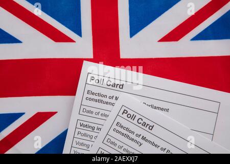 Polling scheda di voto per le elezioni generali britanniche su una bandiera dell'Union Jack Foto Stock