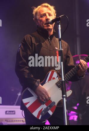 Status Quo eseguire un concerto di Giubileo a Speke Hall di Liverpool, Foto Stock