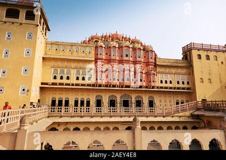 Hawa Mahal o Palazzo dei venti - palazzo medievale con 953 windows a Jaipur, India. Hawa Mahal vista interna Foto Stock