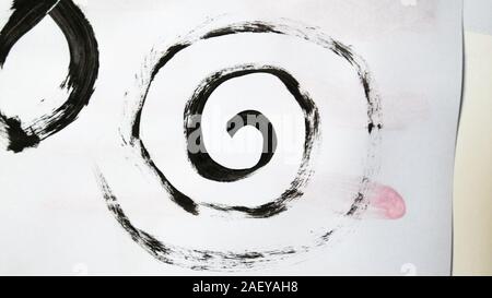 Segni neri disegnati a mano con tempera e pennello. Foto Stock