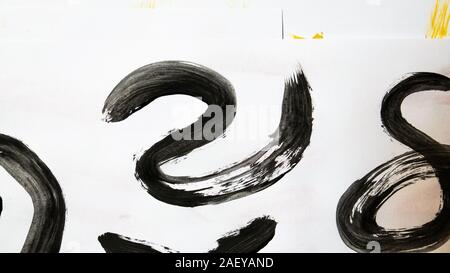 Segni neri disegnati a mano con tempera e pennello. Foto Stock
