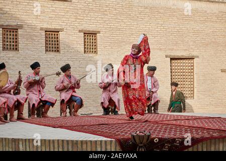 Spettacolo teatrale di emiro di Khiva, Kunya Ark, Citadel, Itchan-Kala, Khiva, Uzbekistan in Asia centrale Foto Stock