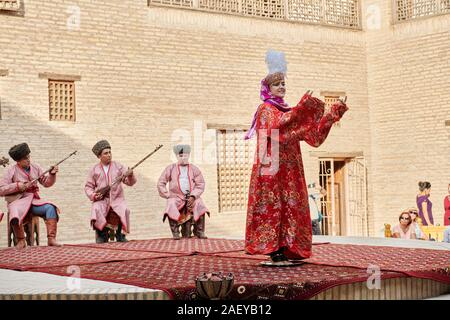 Spettacolo teatrale di emiro di Khiva, Kunya Ark, Citadel, Itchan-Kala, Khiva, Uzbekistan in Asia centrale Foto Stock