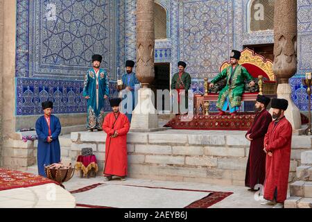 Spettacolo teatrale di emiro di Khiva, Kunya Ark, Citadel, Itchan-Kala, Khiva, Uzbekistan in Asia centrale Foto Stock