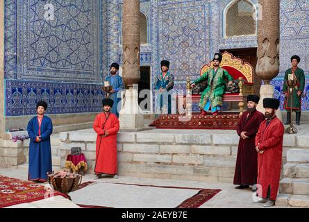 Spettacolo teatrale di emiro di Khiva, Kunya Ark, Citadel, Itchan-Kala, Khiva, Uzbekistan in Asia centrale Foto Stock